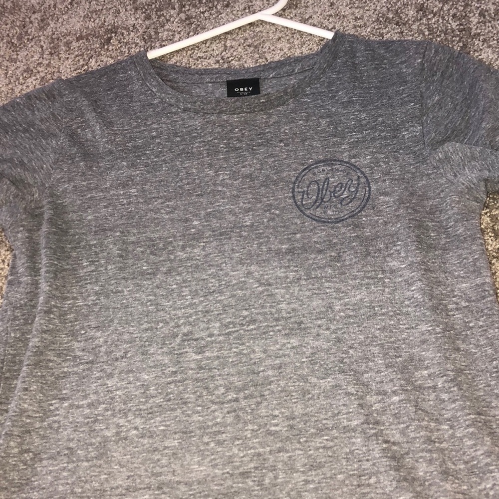 Grey obey T-shirt size XS